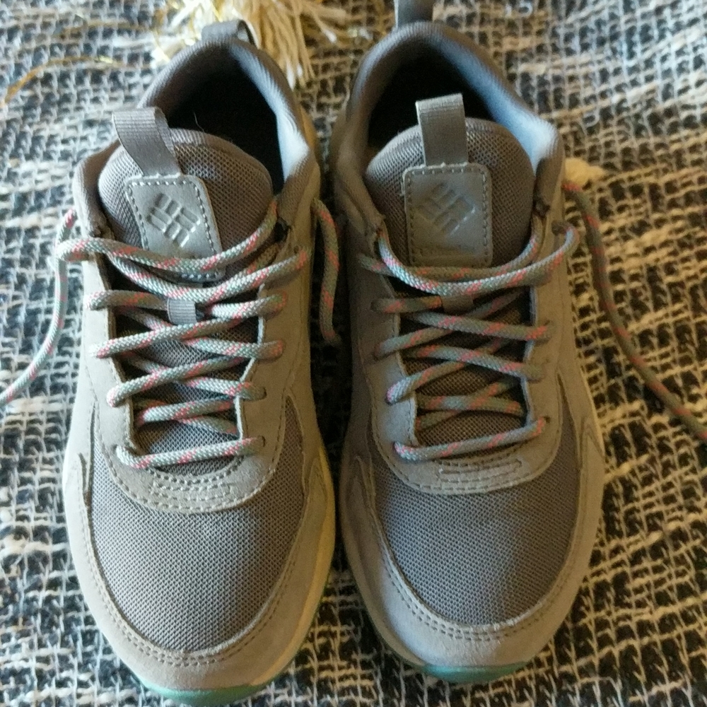 Columbia tennis shoes size 6.5